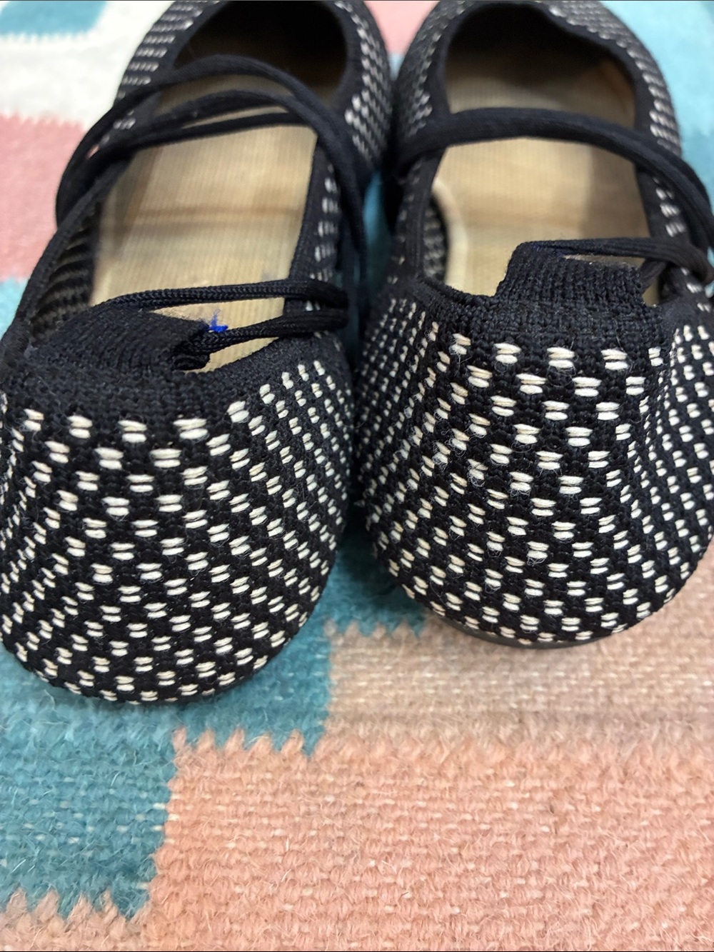 Rothy's Black and White Knit Ballet Flats with Wrap Laces 8.5 - Picture 4 of 7
